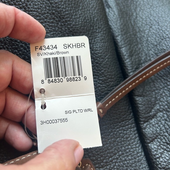 Coach Pleated Signature Wristlet- New with Tags, Never Used - Picture 3 of 3